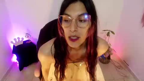 Snapshot of angele_johnson chatting on July 14, 2026, 6:24 pm angele online show from July 14, 2026, 6:24 pm