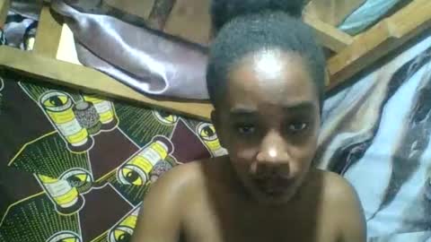 Snapshot of angelettee chatting on June 6, 2026, 12:43 pm Angelettee online show from June 6, 2026, 12:43 pm
