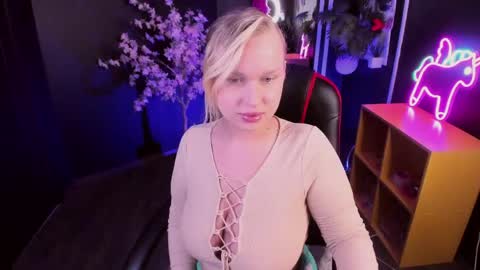 Angelic beauty online show from May 26, 2026, 10:33 am