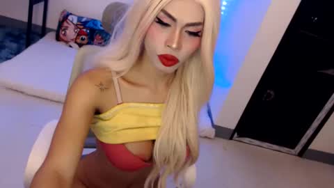 Snapshot of angelic_face_808 chatting on June 4, 2026, 2:50 am DIVINE ANGEL online show from June 4, 2026, 2:50 am