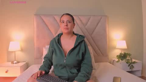 Angelica Cross online show from February 1, 2026, 12:04 pm