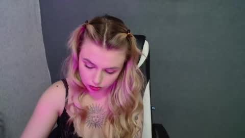 angelicablanch online show from September 17, 2025, 9:16 pm