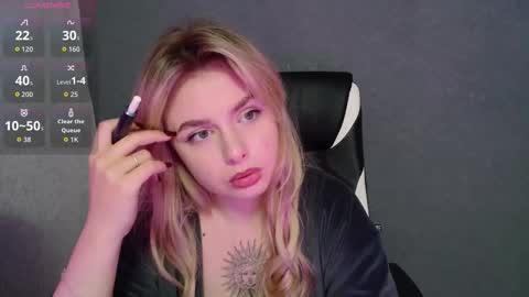 angelicablanch online show from October 9, 2025, 8:40 pm