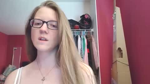 Snapshot of angelicangel3 chatting on April 20, 2026, 6:53 pm AngelicAngel online show from April 20, 2026, 6:53 pm
