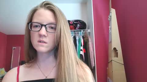 Snapshot of angelicangel3 chatting on May 4, 2026, 7:32 pm AngelicAngel online show from May 4, 2026, 7:32 pm