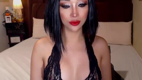 MS. AMALIA online show from February 23, 2025, 9:33 am