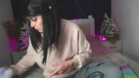 Snapshot of angelika_rouge chatting on January 5, 2025, 3:55 pm Angelika Rouge online show from January 5, 2025, 3:55 pm