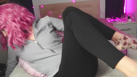 Snapshot of angelika_rouge chatting on February 7, 2025, 5:29 pm Angelika Rouge online show from February 7, 2025, 5:29 pm