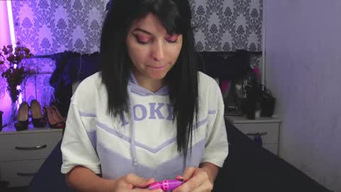 Snapshot of angelika_rouge chatting on September 9, 2025, 4:17 pm Angelika Rouge online show from September 9, 2025, 4:17 pm