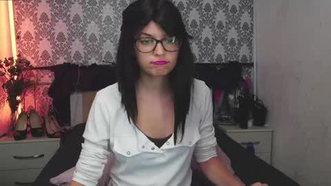 Snapshot of angelika_rouge chatting on September 10, 2025, 5:24 pm Angelika Rouge online show from September 10, 2025, 5:24 pm