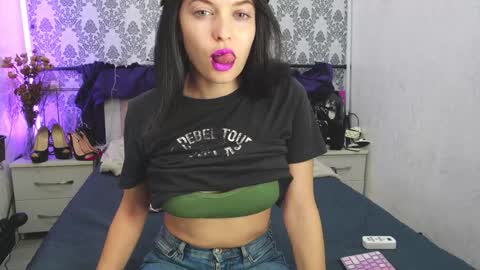 Snapshot of angelika_rouge chatting on September 19, 2025, 3:56 pm Angelika Rouge online show from September 19, 2025, 3:56 pm