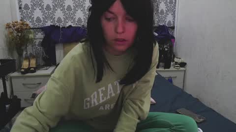 Snapshot of angelika_rouge chatting on October 23, 2025, 9:19 am Angelika Rouge online show from October 23, 2025, 9:19 am