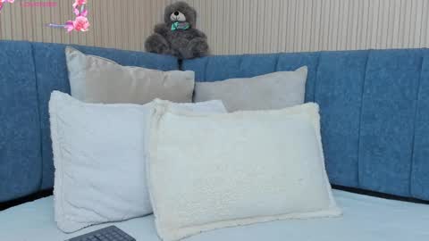 angeline online show from October 6, 2025, 2:25 pm