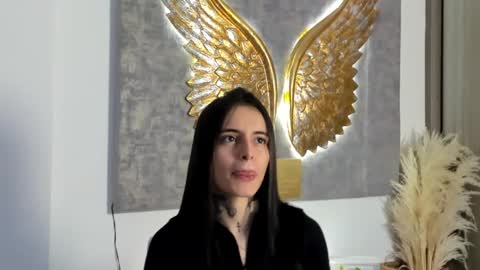 Angeline Smith  online show from October 4, 2025, 2:31 am