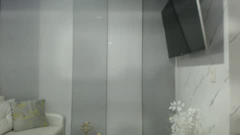 angelinna_12 online show from May 20, 2026, 5:02 am