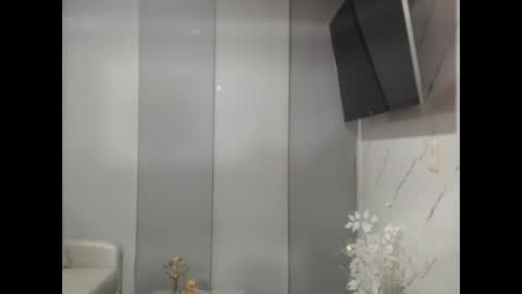 angelinna_12 online show from May 26, 2026, 5:03 am