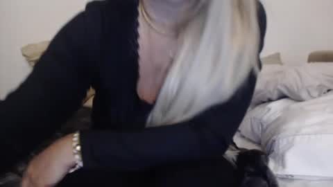 angelinna_12 online show from July 14, 2026, 5:34 am