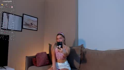 Snapshot of angelinpink_ chatting on July 26, 2026, 5:59 am angelinpink_ online show from July 26, 2026, 5:59 am