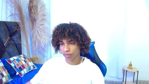 Angel online show from November 21, 2025, 8:18 pm