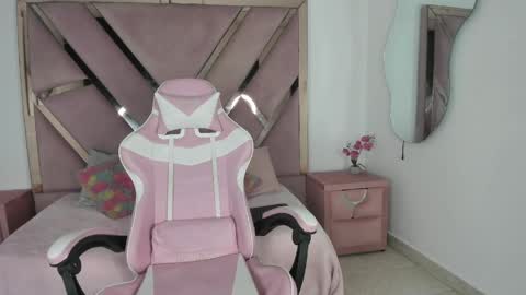 Snapshot of angell_petite01 chatting on May 7, 2026, 9:09 pm angell_petite01 online show from May 7, 2026, 9:09 pm