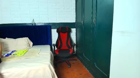 Angelldustt  online show from October 28, 2025, 1:03 pm