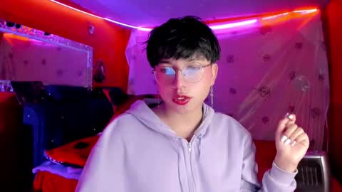 Angel  online show from September 18, 2025, 5:53 am