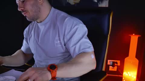 Snapshot of angeloeric chatting on February 9, 2025, 9:49 pm BlackWolf online show from February 9, 2025, 9:49 pm