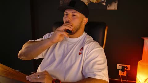 Snapshot of angeloeric chatting on September 29, 2025, 6:40 am BlackWolf online show from September 29, 2025, 6:40 am