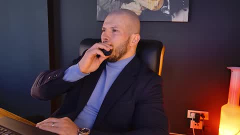 Snapshot of angeloeric chatting on November 24, 2025, 11:43 am BlackWolf online show from November 24, 2025, 11:43 am