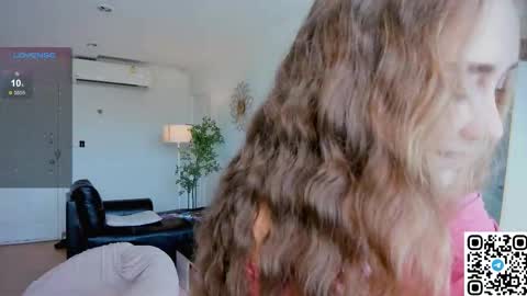 Snapshot of angelpaull chatting on December 4, 2025, 3:49 am Angel online show from December 4, 2025, 3:49 am