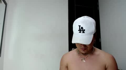 Snapshot of angels_0001 chatting on January 16, 2025, 4:39 pm angels_0001 online show from January 16, 2025, 4:39 pm