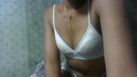 angeltta69 online show from April 29, 2026, 8:04 pm