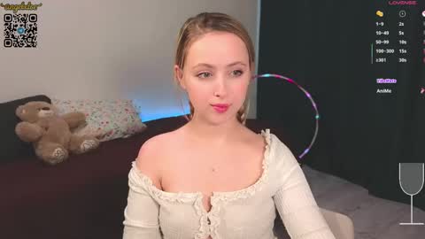 Snapshot of angelxloe chatting on May 7, 2026, 4:01 pm Im Chloe i do FLASH BOOBS for new fan club online show from May 7, 2026, 4:01 pm
