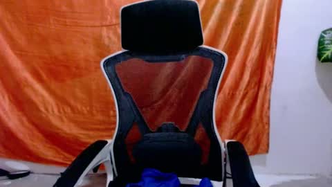 Snapshot of angelyn_slim chatting on July 3, 2026, 6:42 am angelyn_slim online show from July 3, 2026, 6:42 am