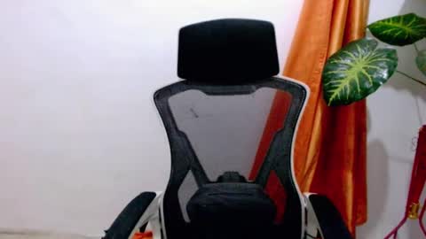 Snapshot of angelyn_slim chatting on August 5, 2026, 5:27 pm angelyn_slim online show from August 5, 2026, 5:27 pm