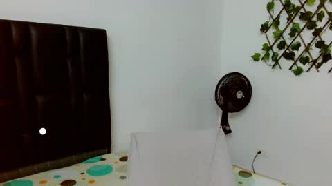 Snapshot of angie_arias chatting on March 5, 2025, 2:12 pm Angie online show from March 5, 2025, 2:12 pm