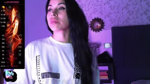 Snapshot of angiebaxter chatting on December 17, 2024, 1:50 am Angiebaxt online show from December 17, 2024, 1:50 am