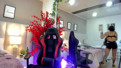 Snapshot of aniie_rouse chatting on May 4, 2026, 8:49 pm aniie rouse online show from May 4, 2026, 8:49 pm
