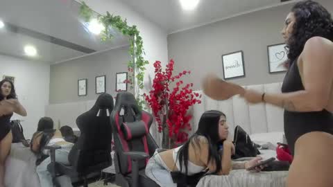 Snapshot of aniie_rouse chatting on May 26, 2026, 9:33 pm aniie rouse online show from May 26, 2026, 9:33 pm