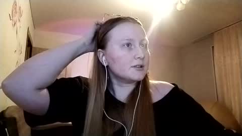 Snapshot of anika_lipps chatting on April 19, 2026, 2:00 am Anika online show from April 19, 2026, 2:00 am