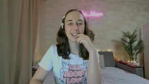 Snapshot of anikabloom chatting on January 6, 2025, 5:41 am anikabloom online show from January 6, 2025, 5:41 am