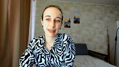 anikabloom online show from May 20, 2026, 8:42 am