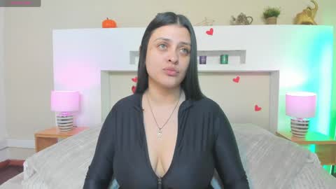 Snapshot of anikaromanof chatting on May 18, 2026, 11:27 am Anika Romano online show from May 18, 2026, 11:27 am