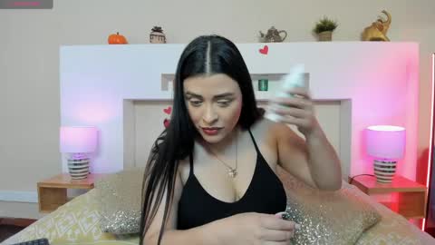 Snapshot of anikaromanof chatting on May 25, 2026, 11:38 am Anika Romano online show from May 25, 2026, 11:38 am