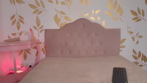 Lauren Anika online show from January 20, 2025, 11:45 am