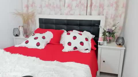 Anisia online show from April 19, 2026, 6:43 pm