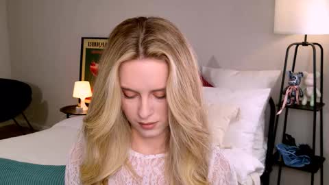 Snapshot of anitafischer chatting on October 6, 2025, 1:30 pm Anita online show from October 6, 2025, 1:30 pm