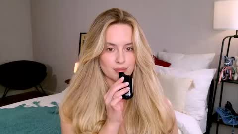 Snapshot of anitafischer chatting on October 25, 2025, 9:50 am Anita online show from October 25, 2025, 9:50 am