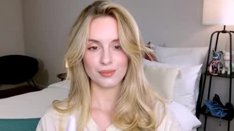 Snapshot of anitafischer chatting on November 4, 2025, 2:27 pm Anita online show from November 4, 2025, 2:27 pm