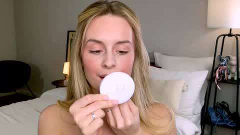 Snapshot of anitafischer chatting on November 12, 2025, 1:55 pm Anita online show from November 12, 2025, 1:55 pm